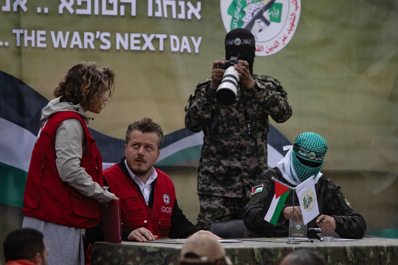 كَتَائِبُ الشَّهِيدِ عَزُّ الدِّينِ الْقَسَّامِ سلمت جثتين