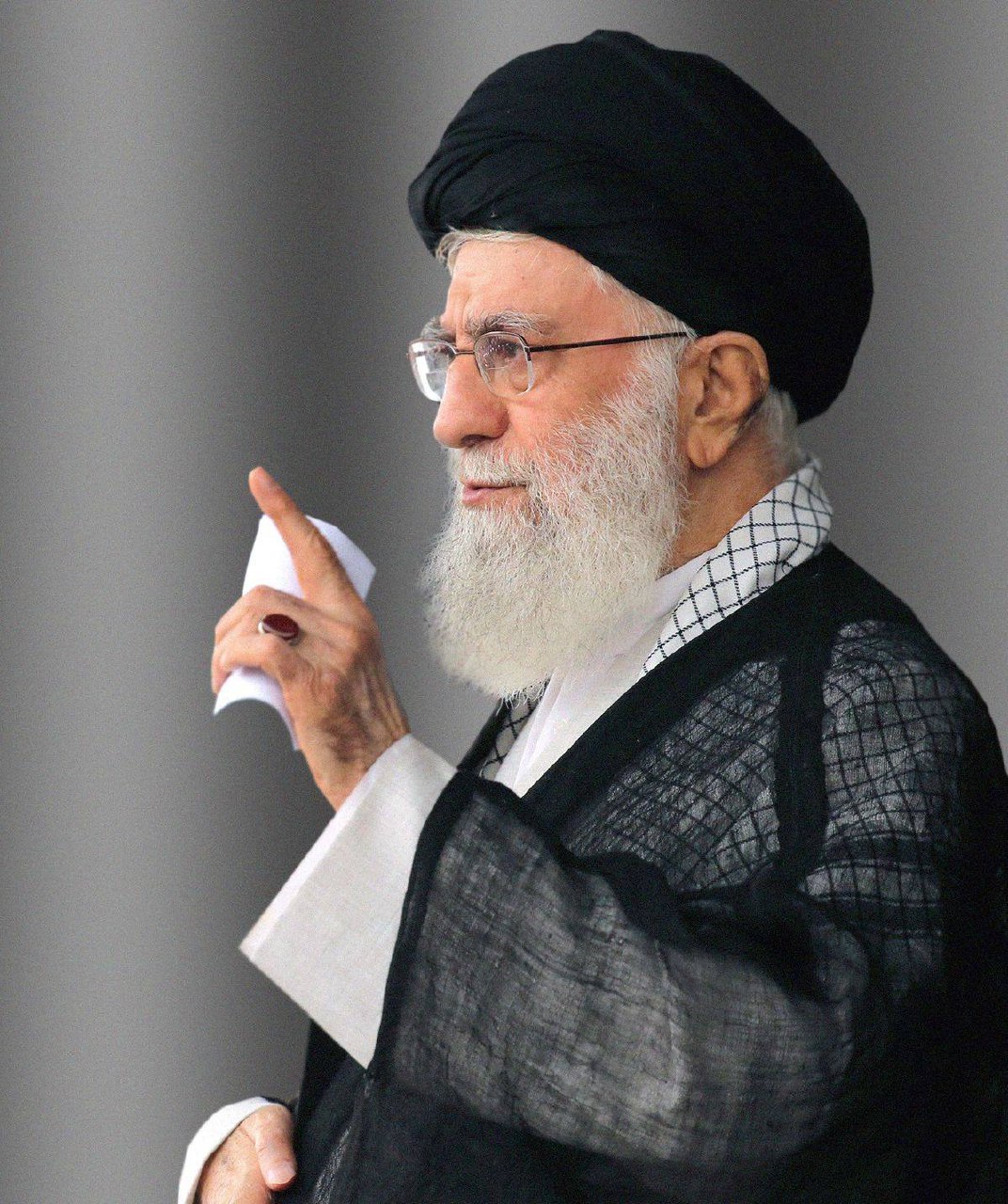 القائد السيد خامنئي يرد على ترامب: عِشْ هذا الوهم