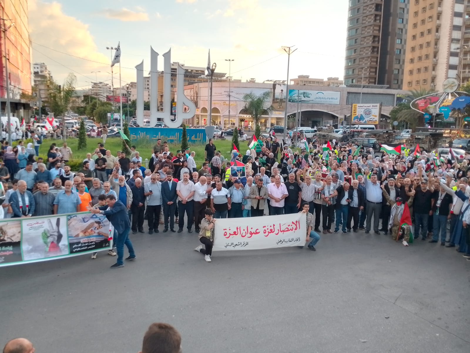 مسيرة حاشدة في طرابلس دعماً لغزة..والمناضلة لينا الطبال بين الحشود