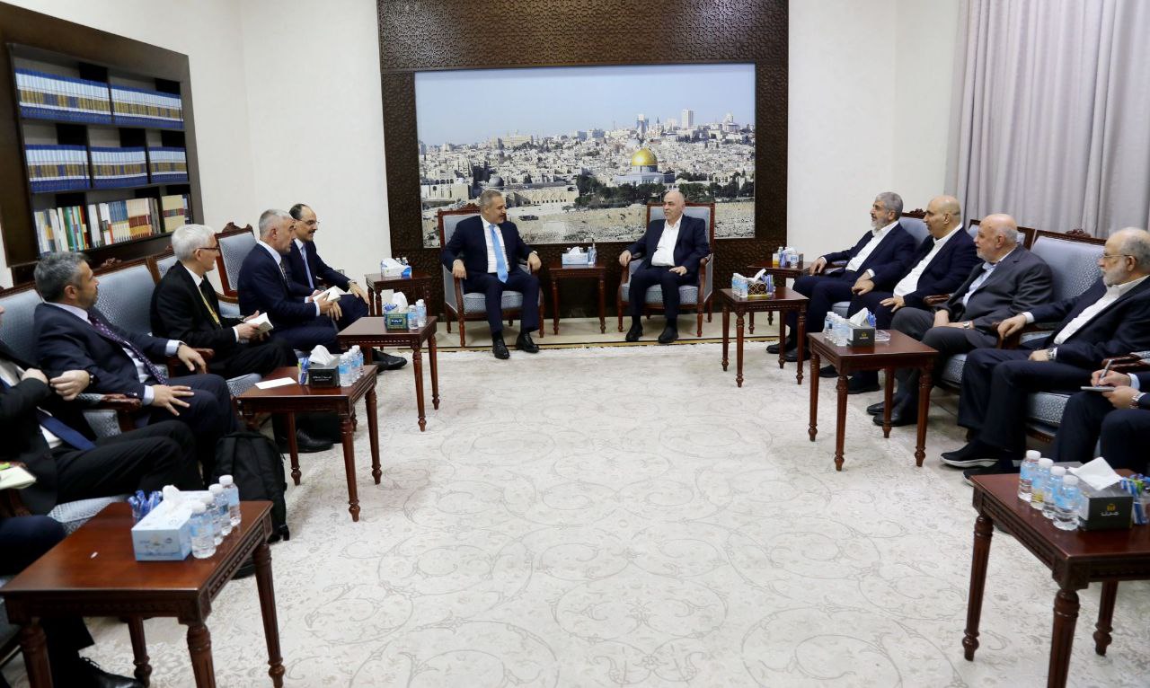 لقاء وفد حماس بوزيري الخارجية والمخابرات التركي في قطر