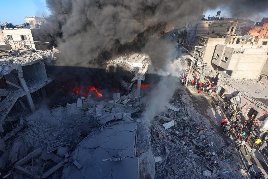 انهيار جدران بميناء غزة يودي بحياة عاملين ويصيب ثالثًا