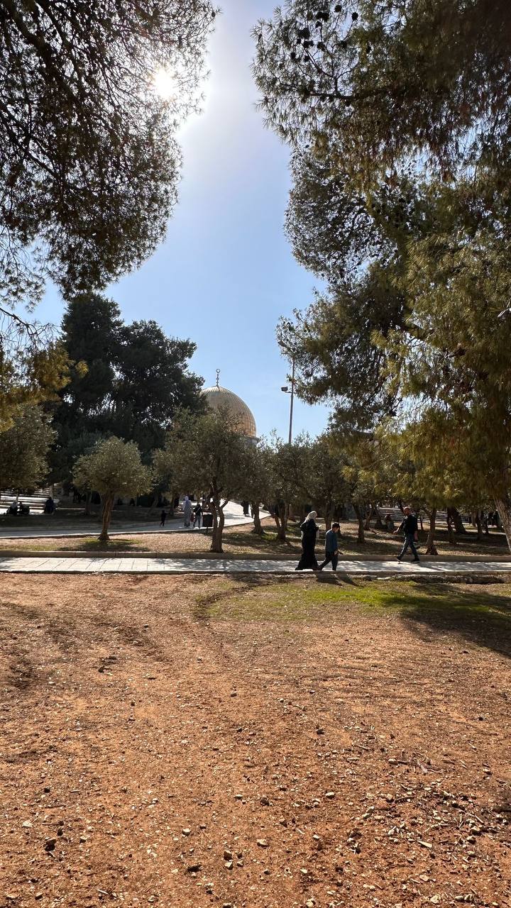 الصلاة في المسجد الأقصى المبارك رغم الضغوضات الصهيونية
