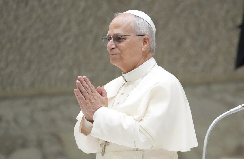 موكب رئاسة الجمهورية توجه لاستقبال البابا لاوون الرابع عشر والجيش سيطلق قذائف المدفعية الخلبية