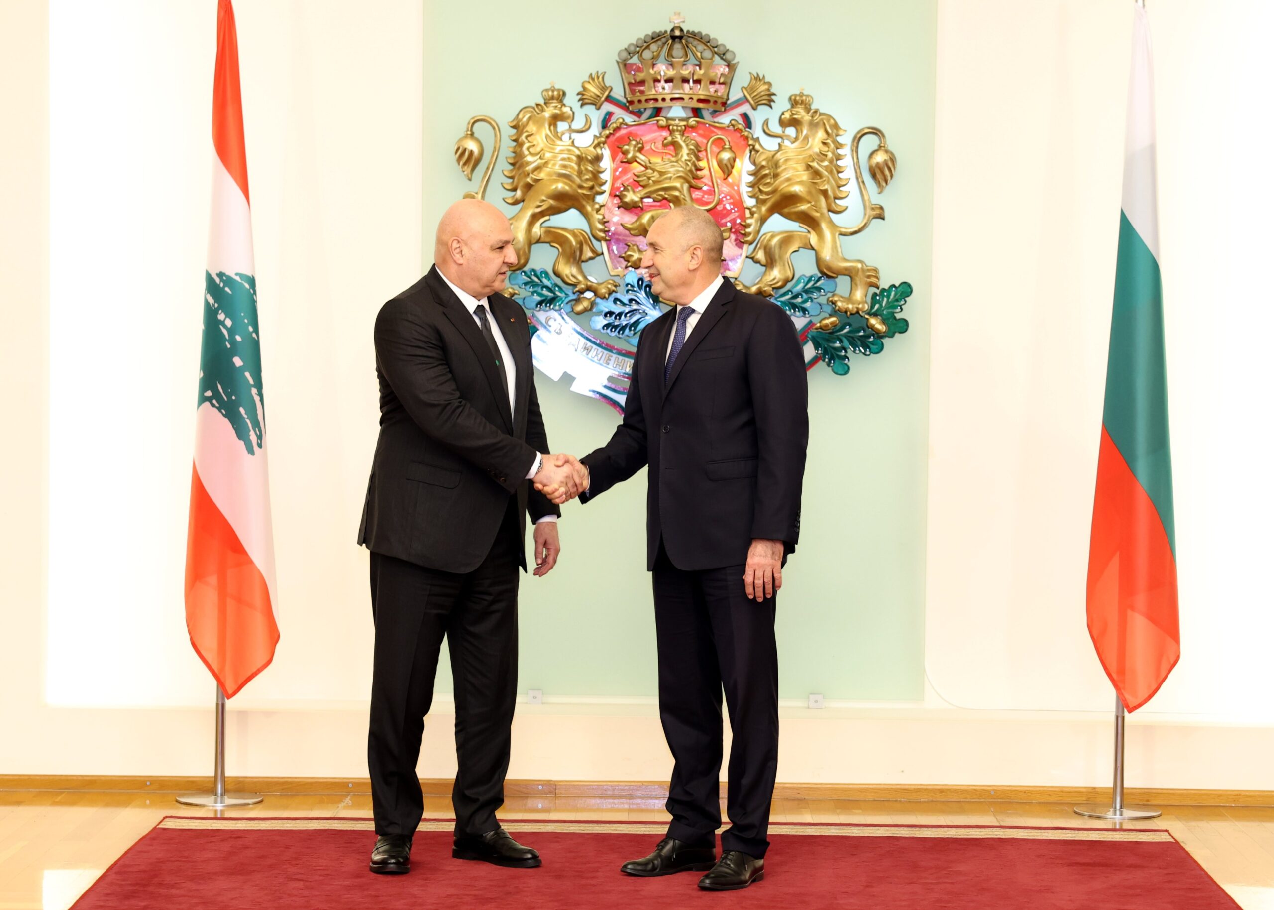 الرئيس عون من بلغاريا: مهمة جيشنا مصيرية