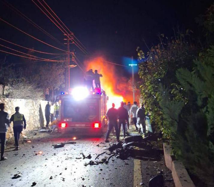 العدو يهاجم سيارة في المنصوري