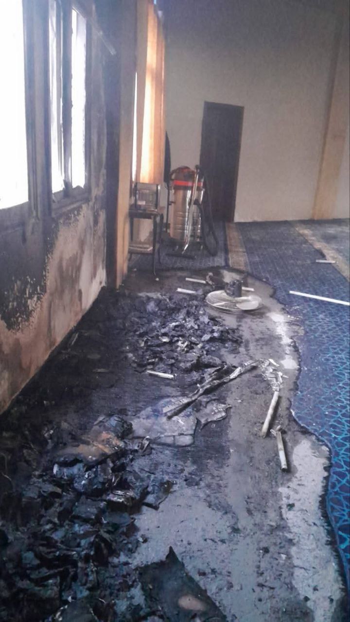 إحراق مسجد وتلطيخه بعبارات عنصرية من قبل قطعان المستوطنين