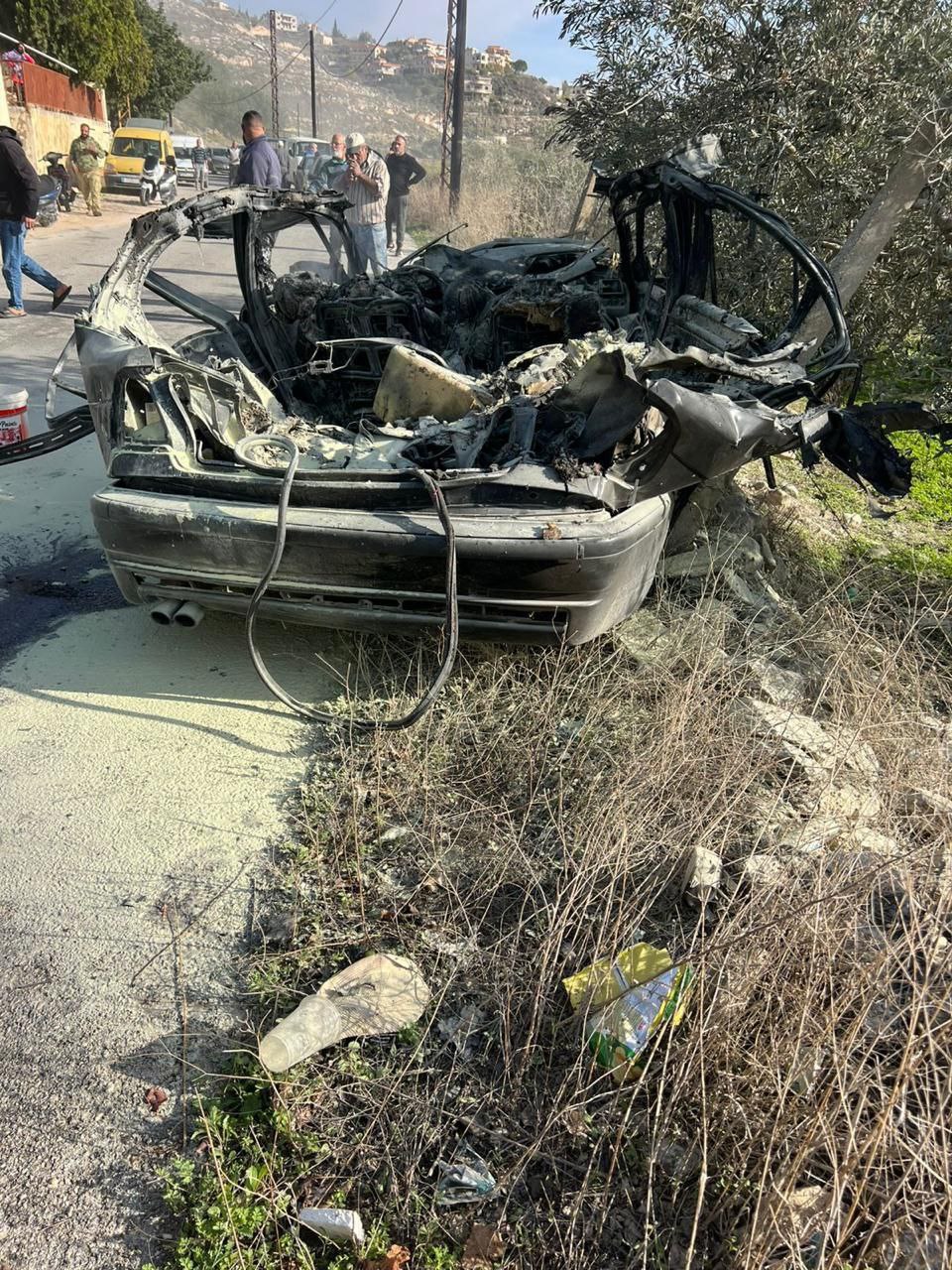 العدو يستهدف سيارة وارتقاء شهداء بينهم صحفي وعسكري