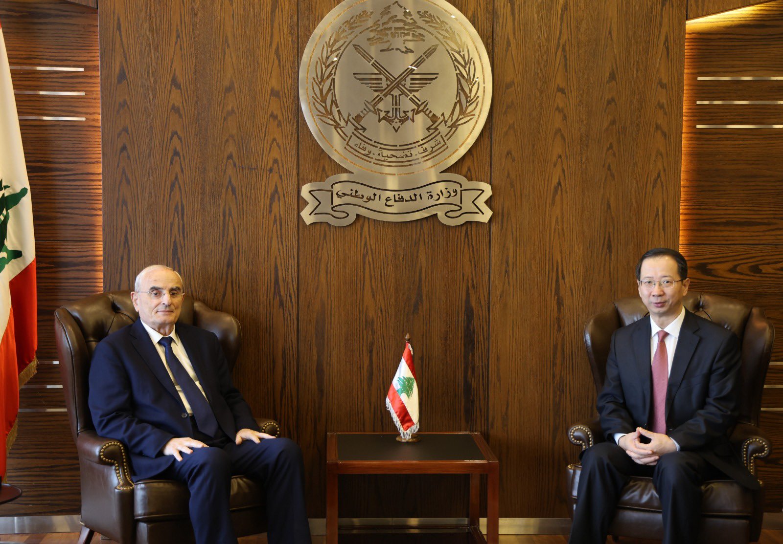 وزير الدفاع يستقبل السفير الصيني والروسي
