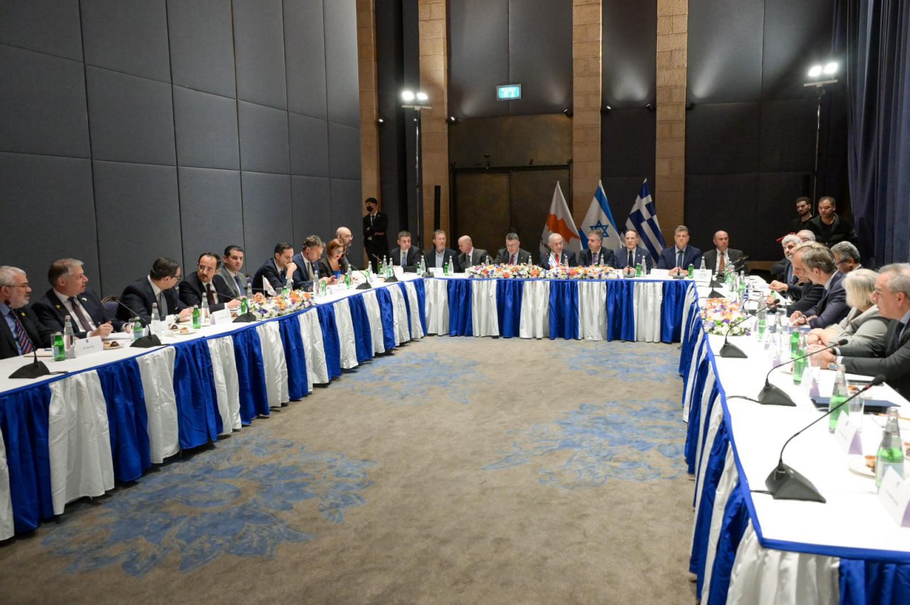 نتنياهو يوجه تحذيراته لجهات اقليمية.. وما أسباب إغلاق اذاعة جيش العدو؟