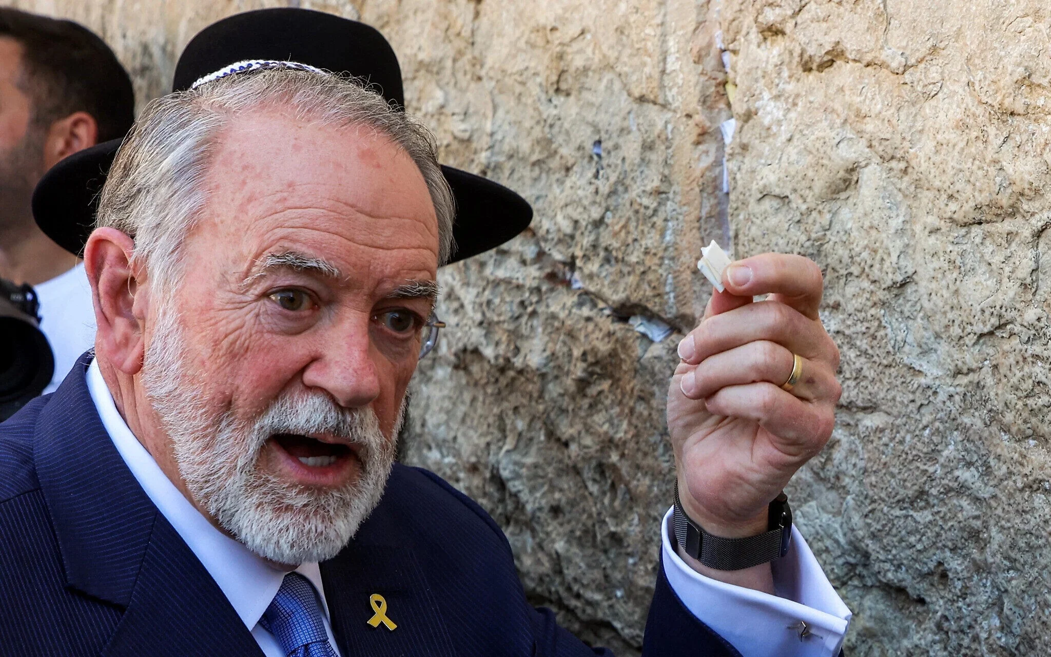 هاكابي يربط مستقبل غزة بنزع سلاح حماس ويرسم ملامح الرؤية الأمريكية للمنطقة