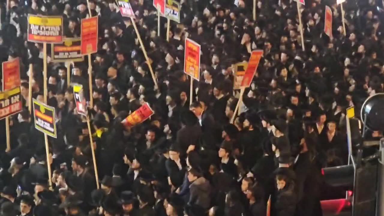 الحريديم يتظاهر في “تل أبيب