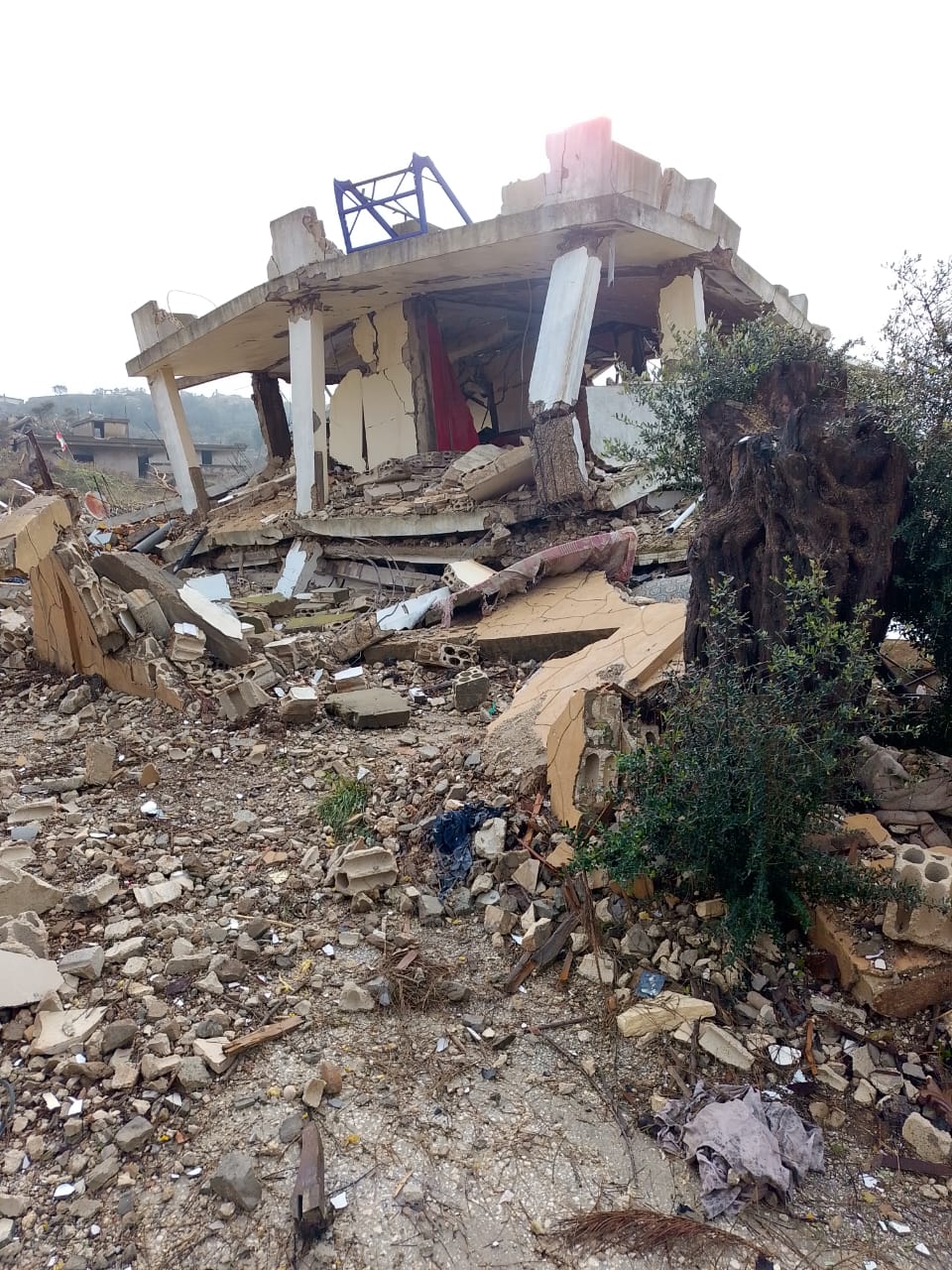 العدو الصهيوني يفجر منازل في العديسة وكفركلا