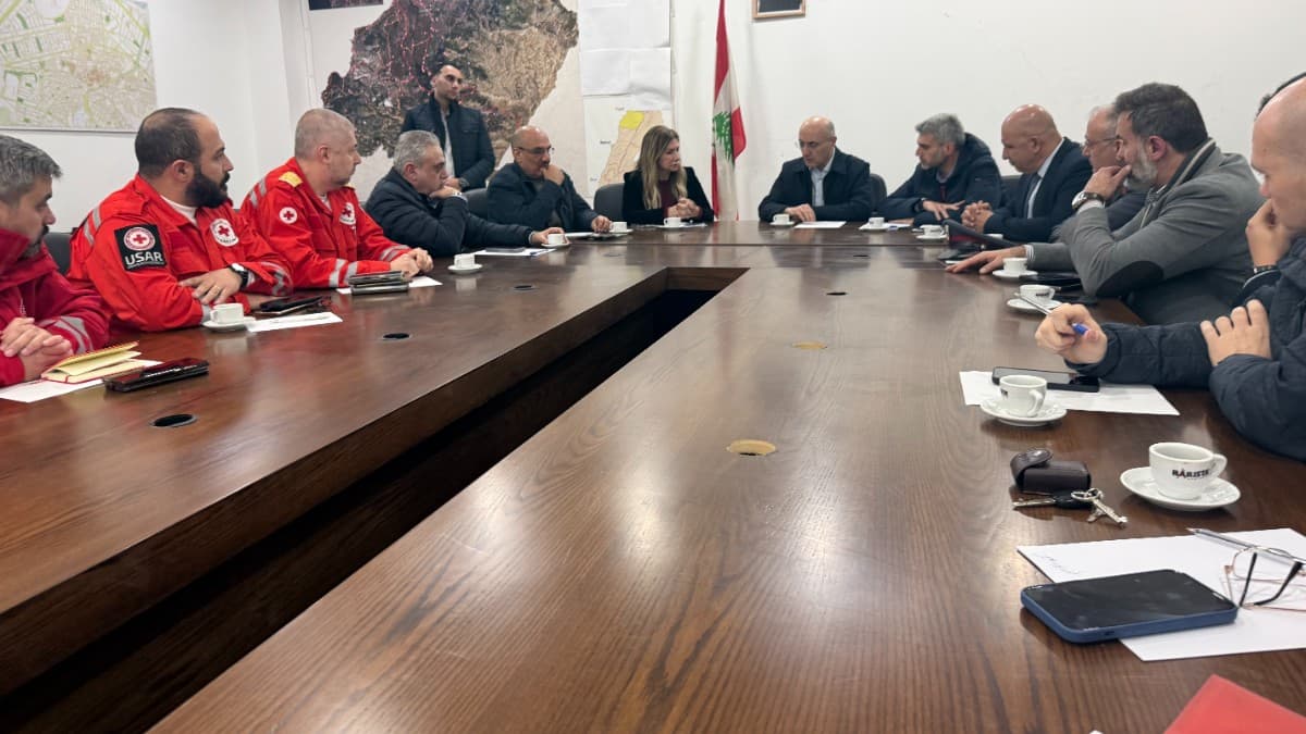 آخر مستجدات المبنى المنهار بطرابلس طفل على قيد الحياة