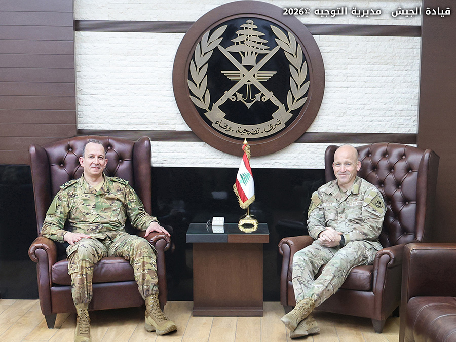قائد الجيش يستقبل قائد العمليات الخاصة بالقيادة المركزية