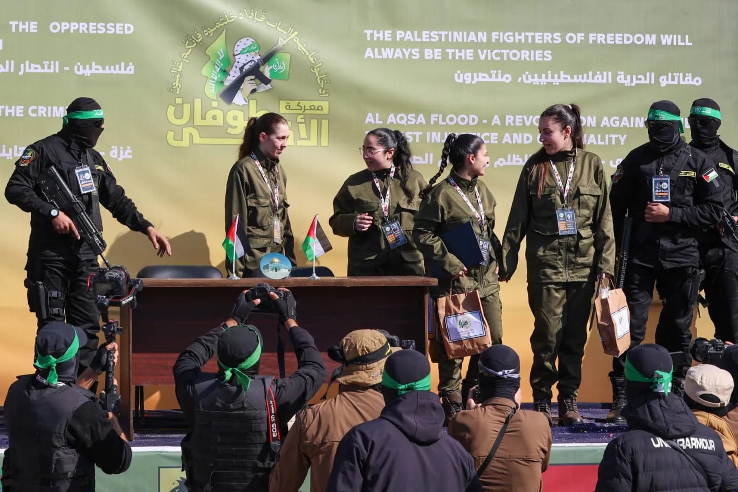 سنا كجك تكتب: (3) المجندة الإسرائيلية: ” في قلبي رجلٌ قسامي” إيال زامير: إنه منزل السنوار! أين شايطيت 13!!