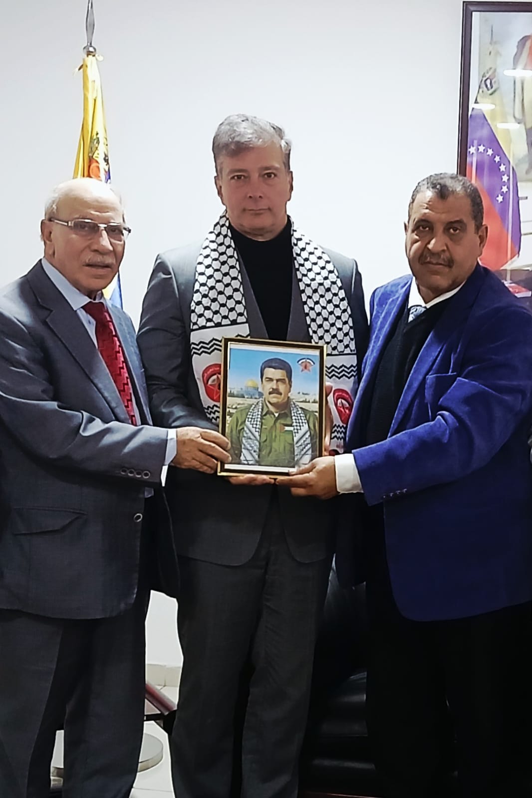 زيارة تضامنية للجبهة الديمقراطية إلى السفارة الفنزويلية في بيروت