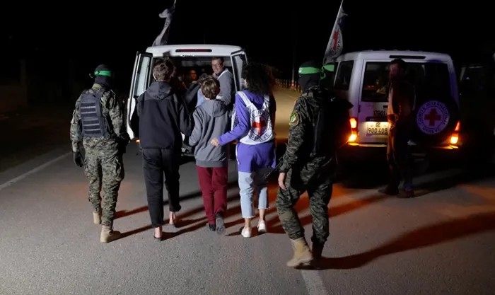 سنا كجك تكتب:الأسيرة الإسرائيلية:”في قلبي رجل قسامي”… و”بن غفير” دخل غيبوبة بالعناية الفائقة!!