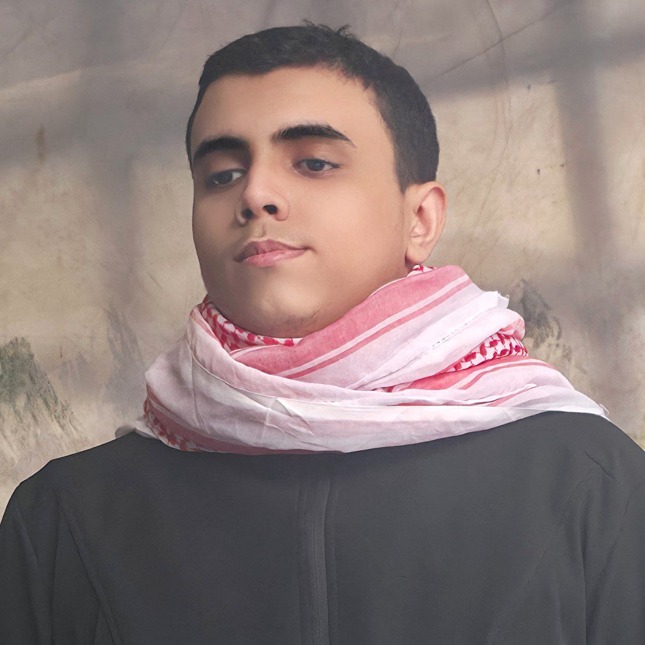 نجل القائد الشهيد “أبو عبيدة” ينشر صورته بكوفية الملثم