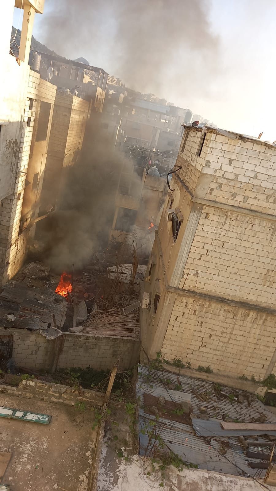 مسيرة معادية استهدفت مبنى بمخيم عين الحلوة