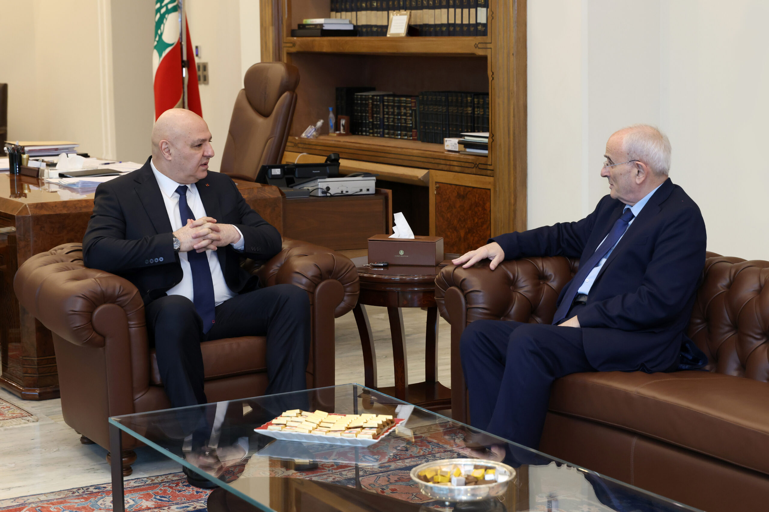 الرئيس عون يستقبل وزير الدفاع