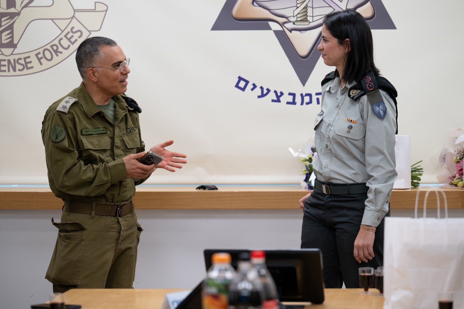 الناطق المهزوم أدرعي في مراسم التسليم والتسلم “للواوية”