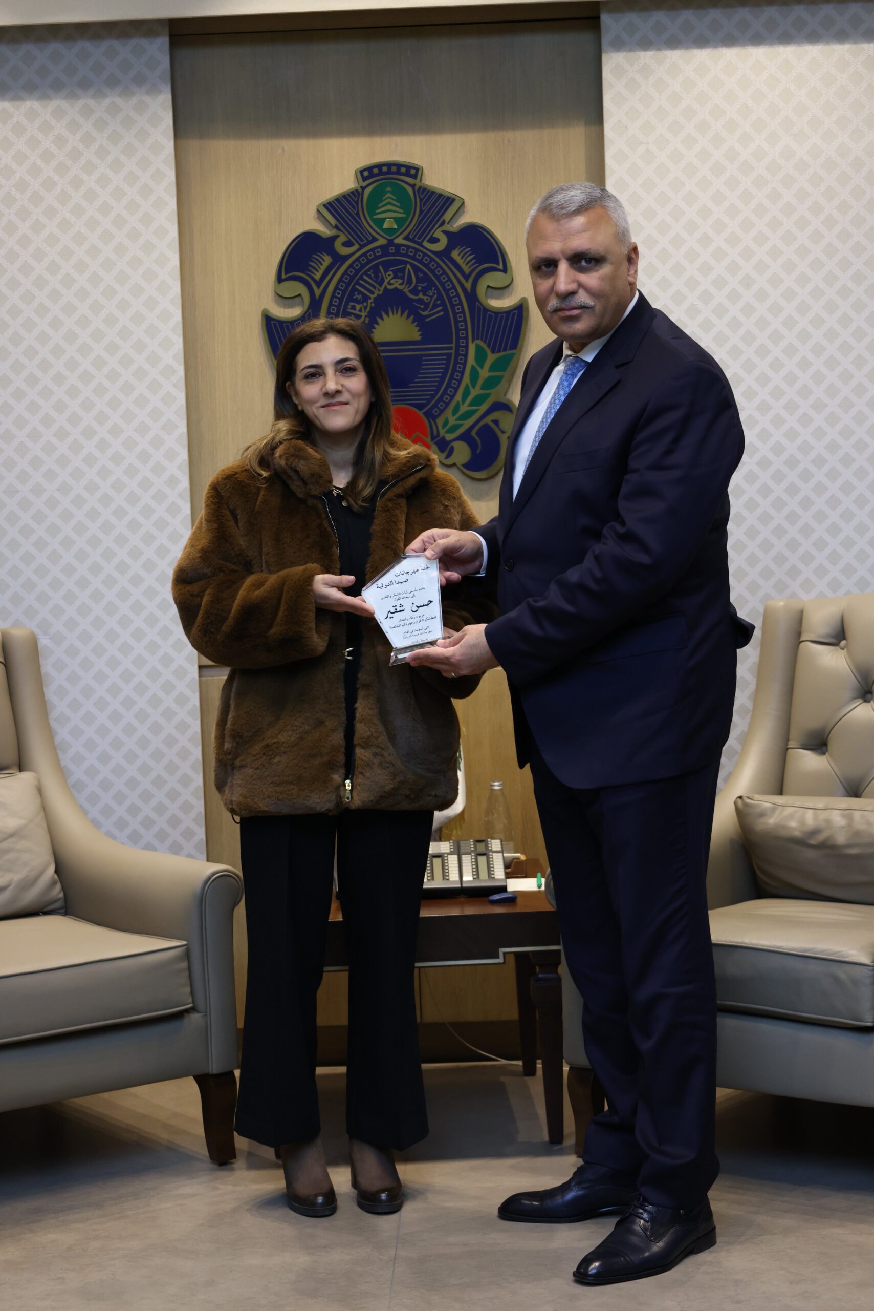 محافظ الجنوب يكرم اللواء شقير