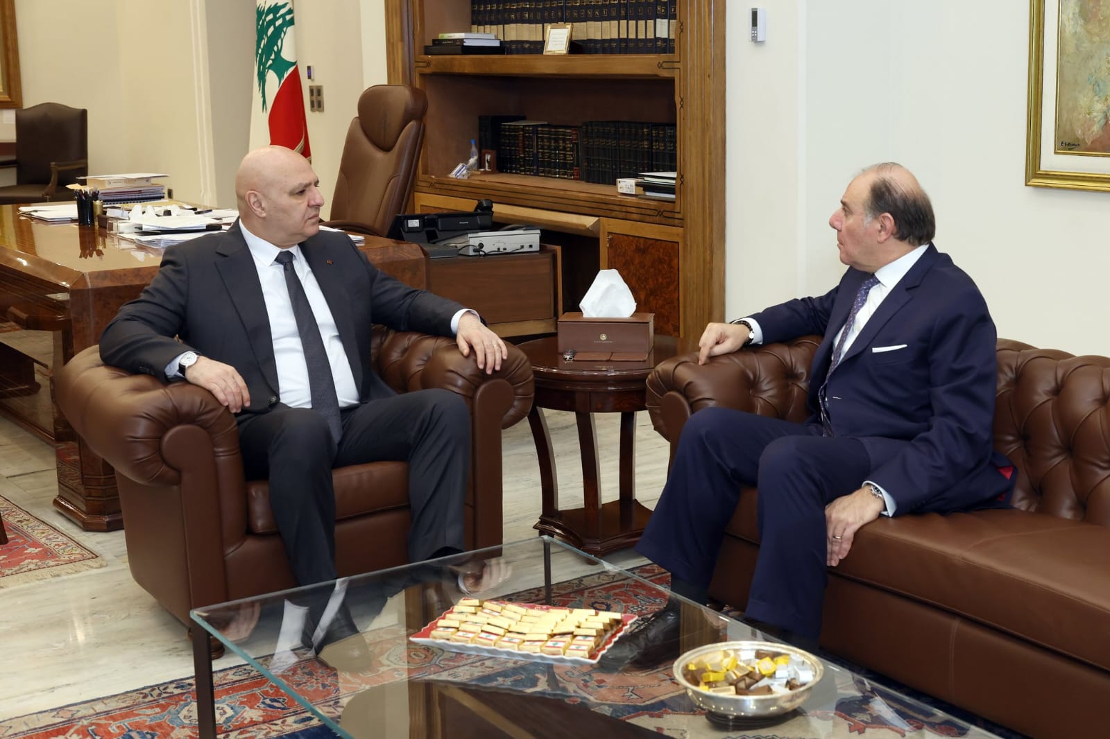 الرئيس عون يستقبل حاكم مصرف لبنان والسفير المصري ماذا دار بينهم؟