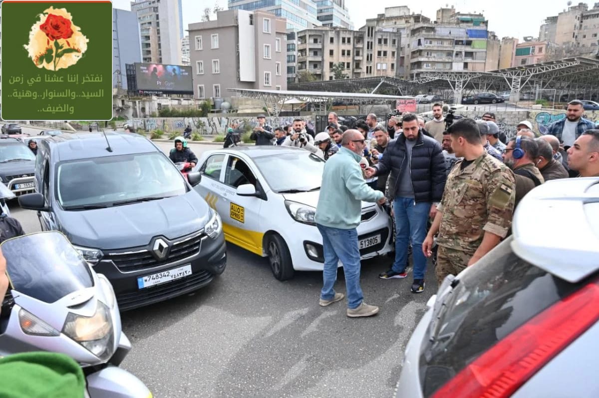 اعتصامات وقطع طرقات في لبنان احتجاجا” على رفع الضرائب المعيشية