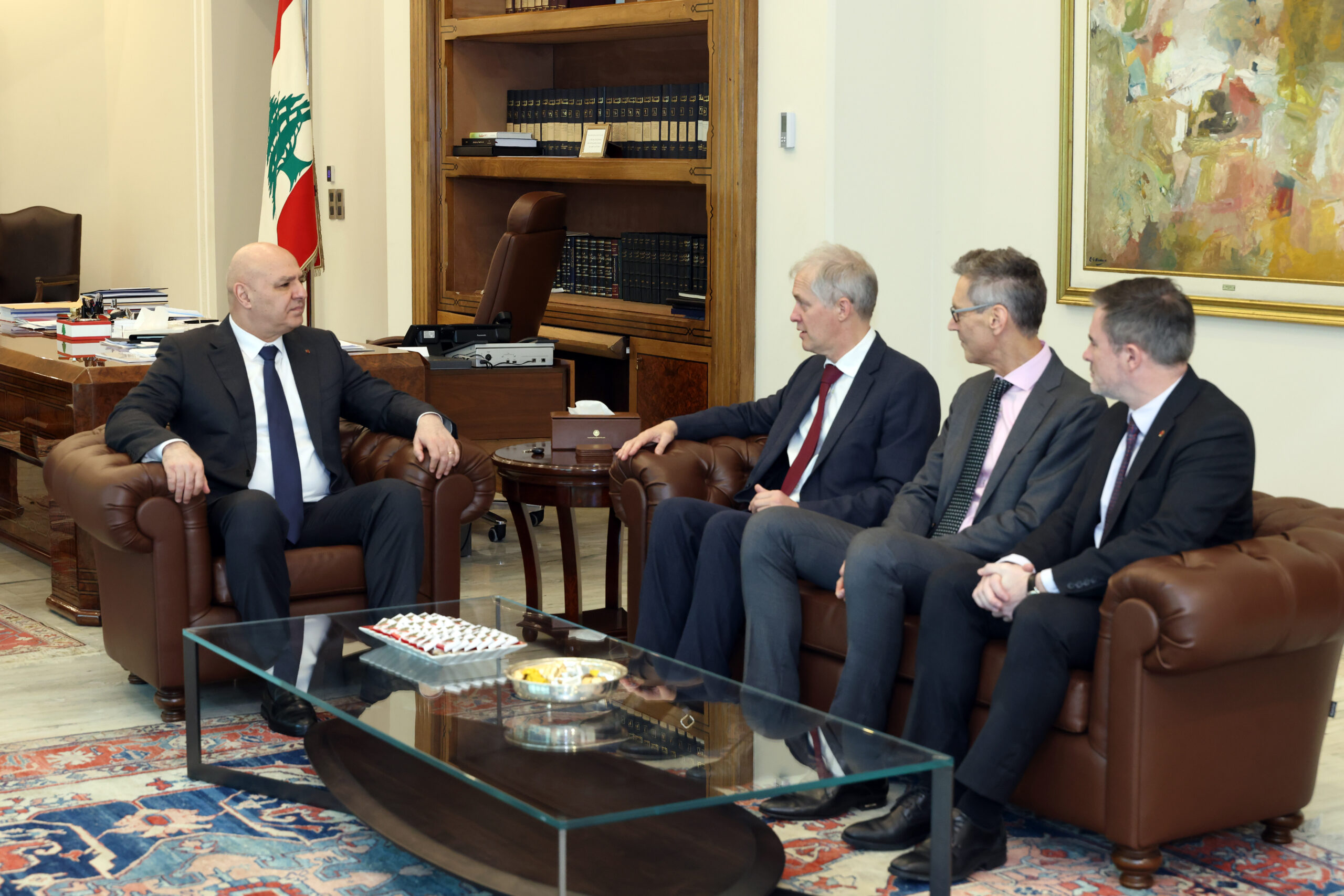 الرئيس عون يستقبل سفراء دول أجنبية