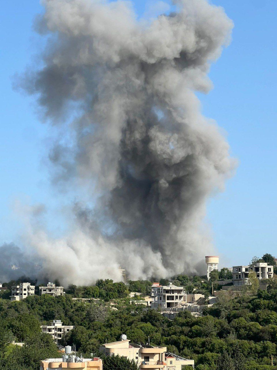 العدو الهمجي يقطع أوصال الجنوب وحزام ناري على القرى والبلدات الصامدة