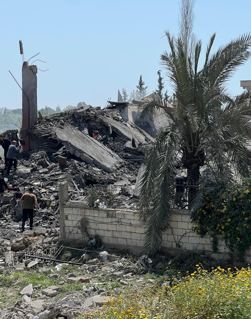 العدو الغادر يرتكب مجزرة بالسكسكية باستهداف مبنى يأوي نازحين
