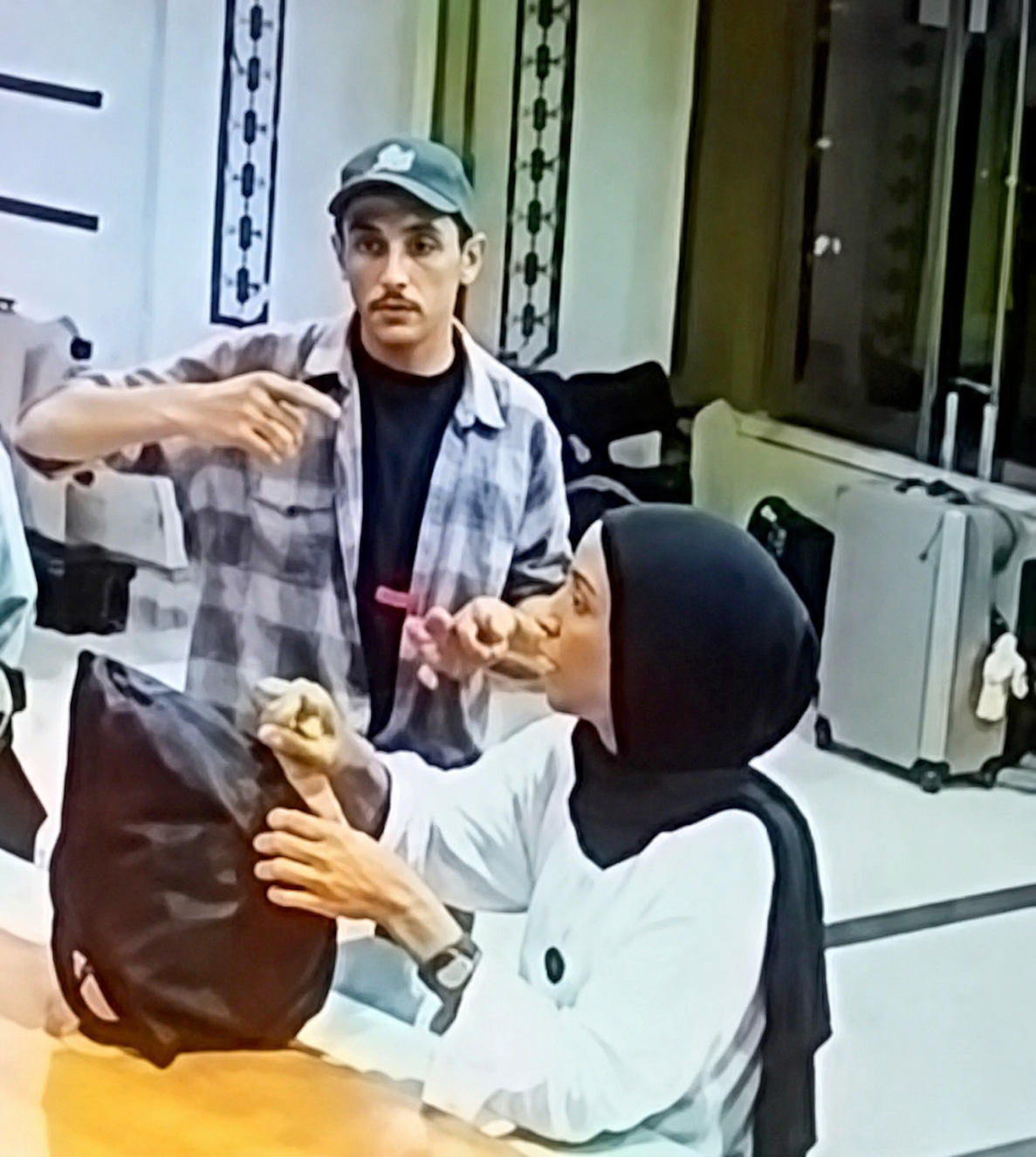 قتلها وغادر الفندق! من هو؟