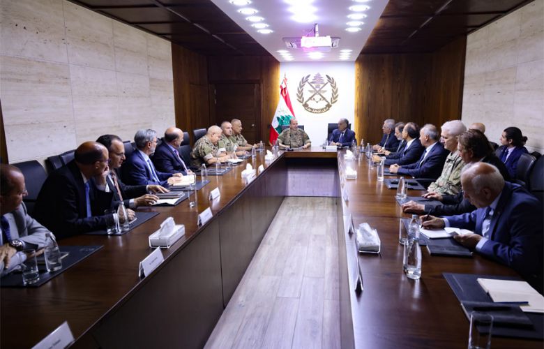 قائد الجيش يستقبل السفير الأمريكي الأسبق