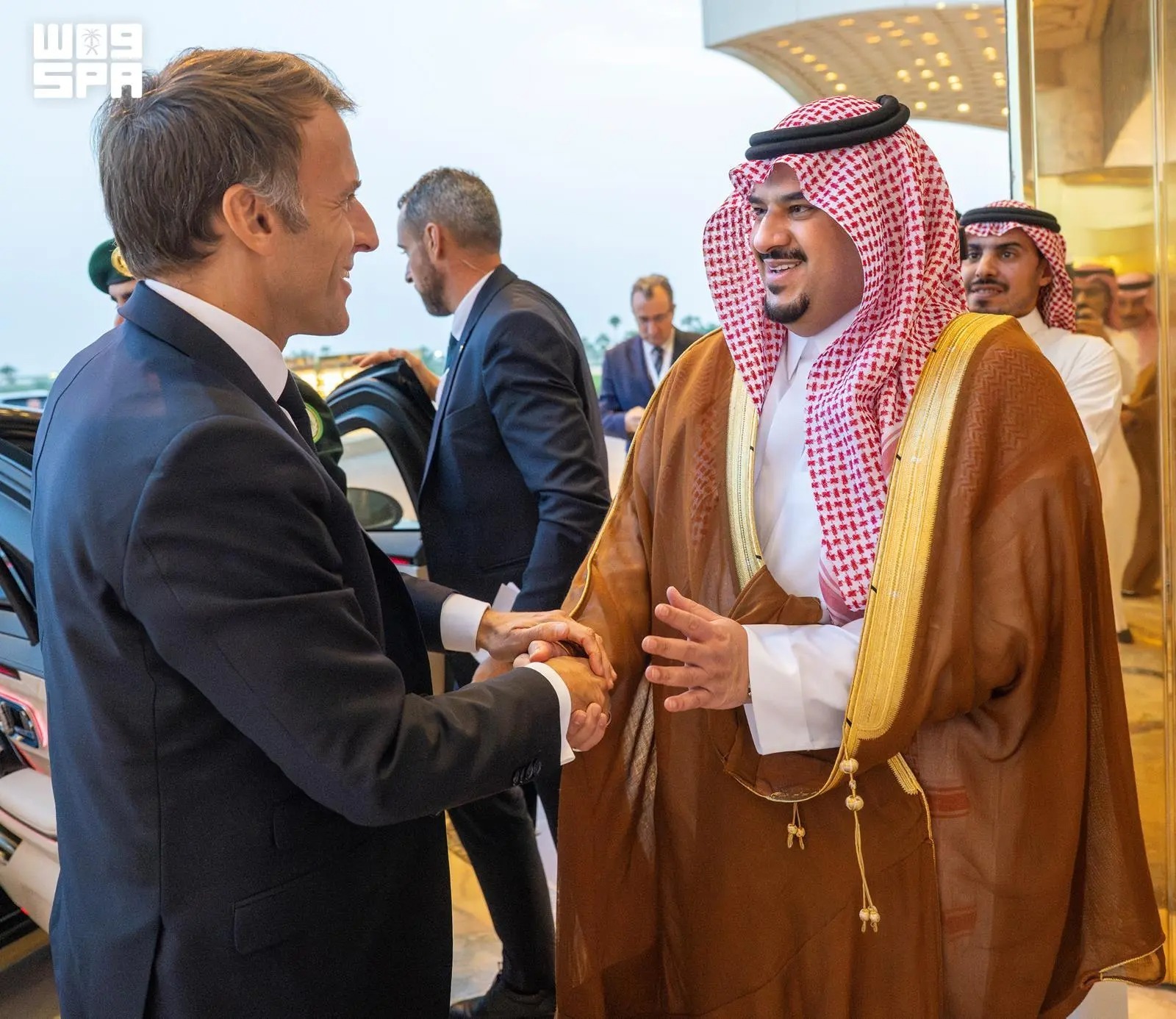 الرئيس ماكرون يغادر الرياض
