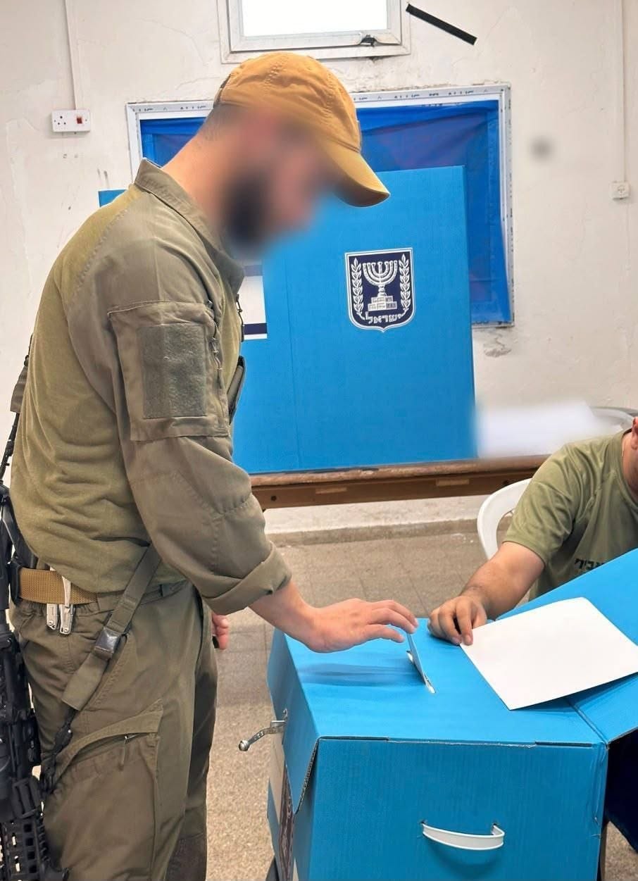 بين معكسر نتناياهو ..ومعكسر آيزنكوت هل حدث تغيير بالمقاعد؟